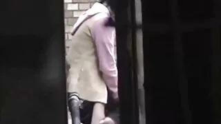 Busty massöör kätte teise külastaja ' s hard cock