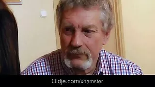 Blond ees Must porn agent ja nikutud kõva