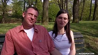 Vene dissolute Lena Reif paneb Alasti Tuss alusel kukk