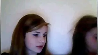 Ta tuli öösel magamistuba tüdrukud ja filmitud neid threesome