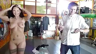 Ta naela karvane vitt on habras Punapea Väikesed Tissid