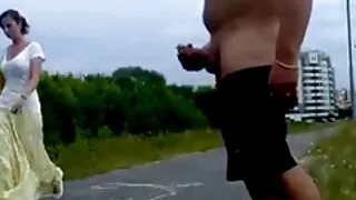 Vene brünett levib tema jalad ja saab cum pärast seksi