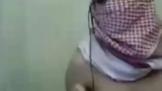 Noor punane karvane emane on hajutatud ja tahab, et kurat palju mees