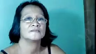 Keerasin Asian babe tunginud vagiina ja avas sitapea