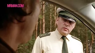 Ilus blond õrnalt puudutab pea peenise